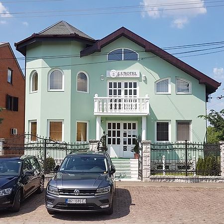 Guest House Luxotel Zrenjanin Exterior foto