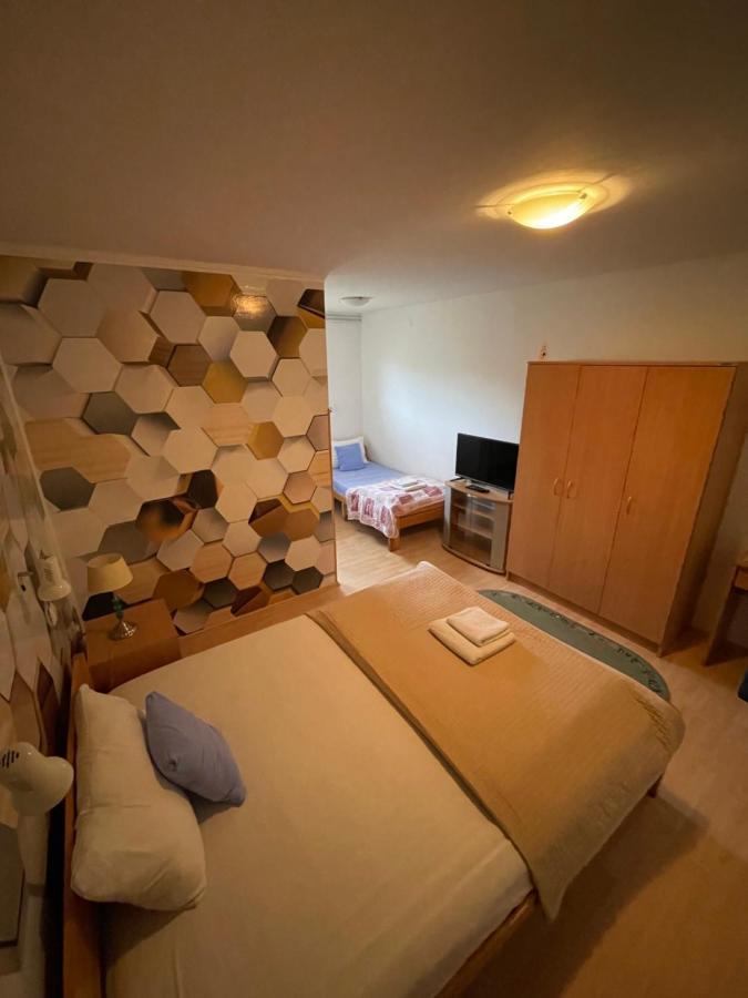 Guest House Luxotel Zrenjanin Exterior foto