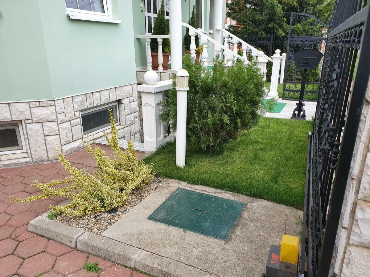 Guest House Luxotel Zrenjanin Exterior foto